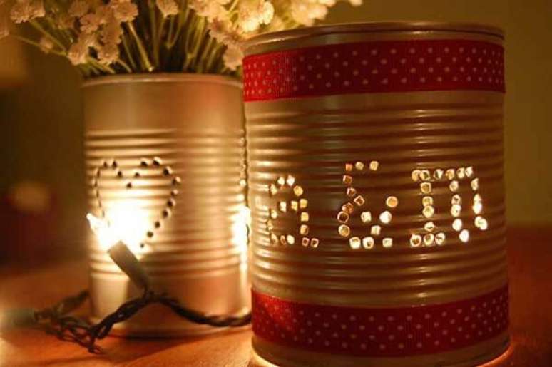 15. Lanternas para eventos feitas com latas decoradas. Fonte: Pinterest