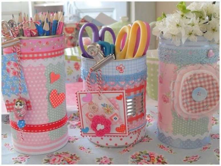 18. Kit com latas decoradas para materiais escolares. Fonte: Pinterest