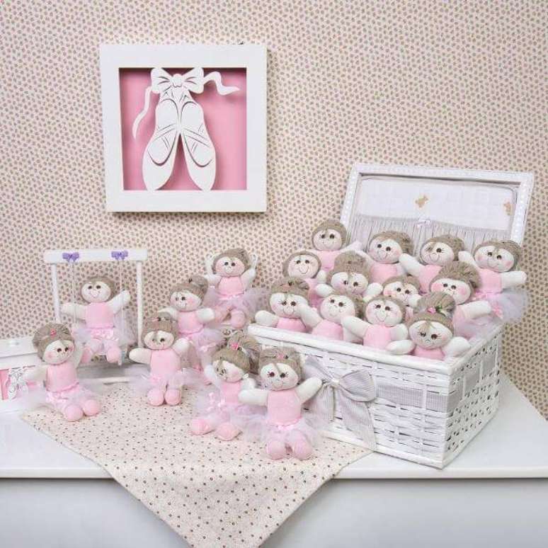 26. Lembrancinha de batizado menina feita de feltro &ndash; Via: A minha Festinha