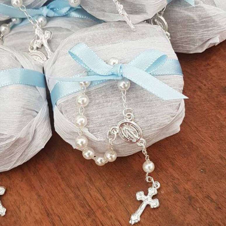 44. Lembrancinha de batizado com doce &ndash; Via: Tua Casa