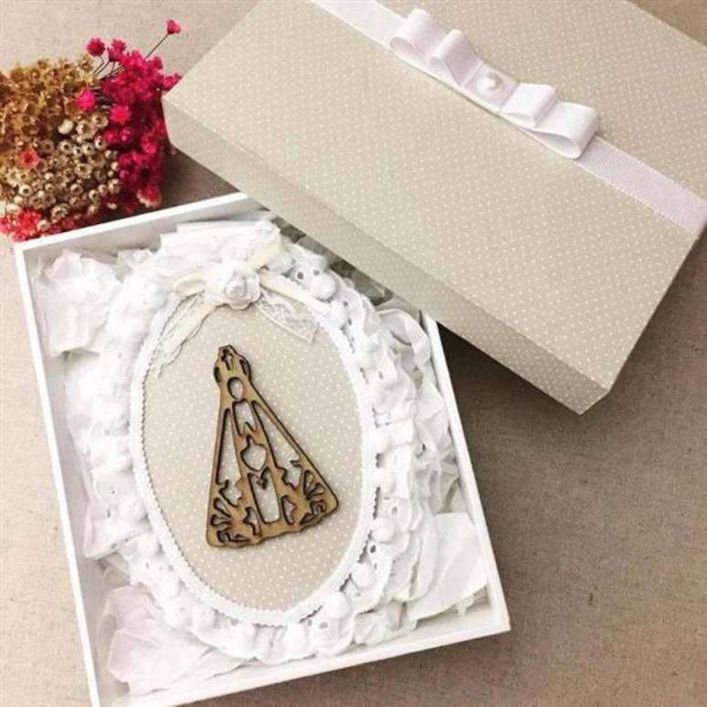 66. Lembrancinha de batizado para padrinho neutra &ndash; Via: Artesanato Passo a Passo