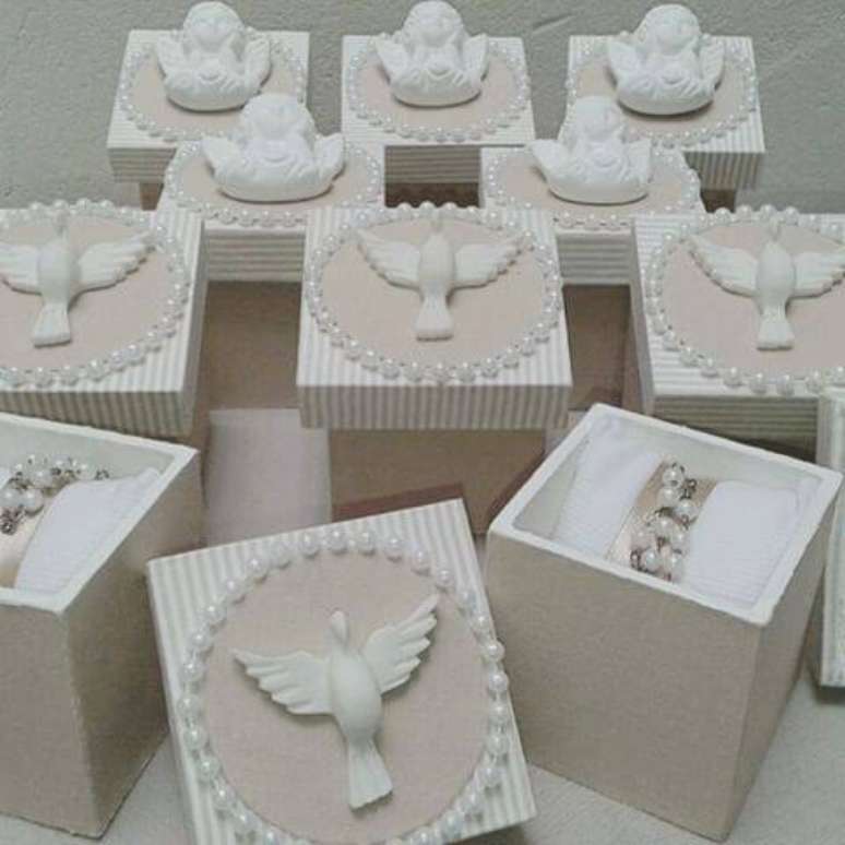 72. Caixinhas personalizadas para batizado &ndash; Via: Pinterest