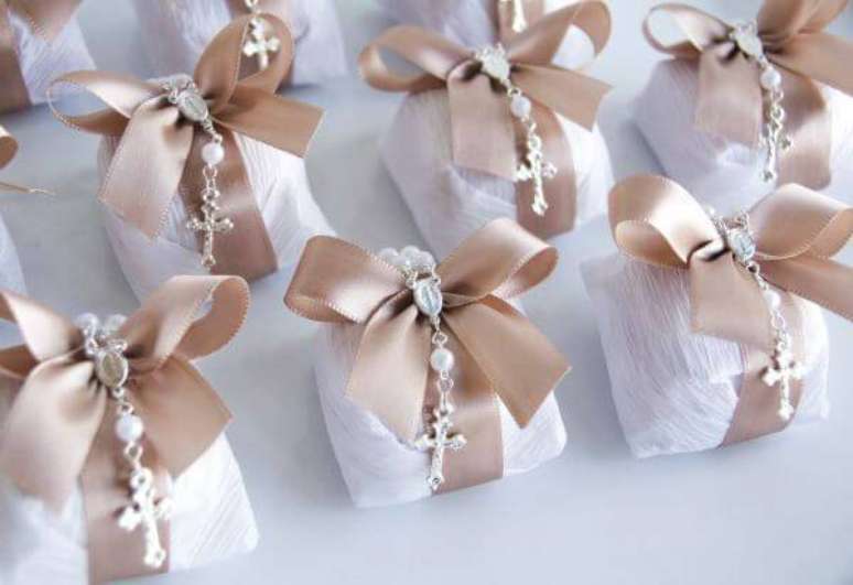 8. Lembrancinha de batizado menino e menina doces &ndash; Via: Dolce Arte Doces Finos