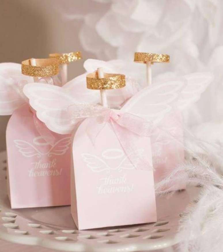 13. Lembrancinha de batizado simples com doces &ndash; Via: Festas.com