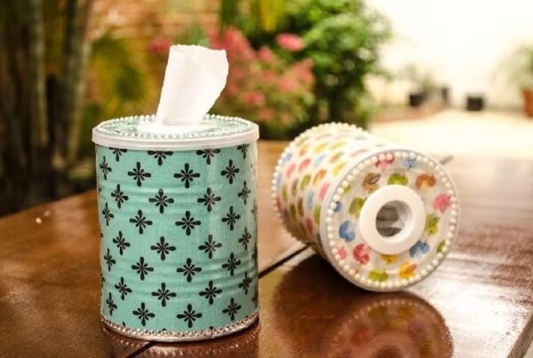 73. Utilize a lata de alum&iacute;nio para colocar len&ccedil;os umedecidos. Fonte: Pinterest