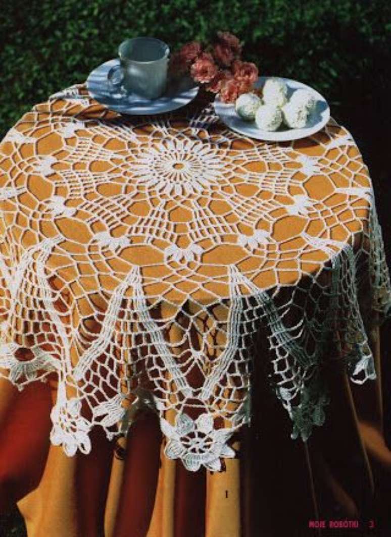 49. A toalha de mesa de crochê pode ter um forro. Foto: Pinterest