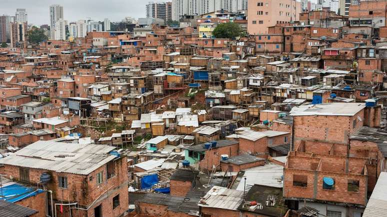 Segundo o IBGE, cerca de 100 mil pessoas vivem em Paraisópolis