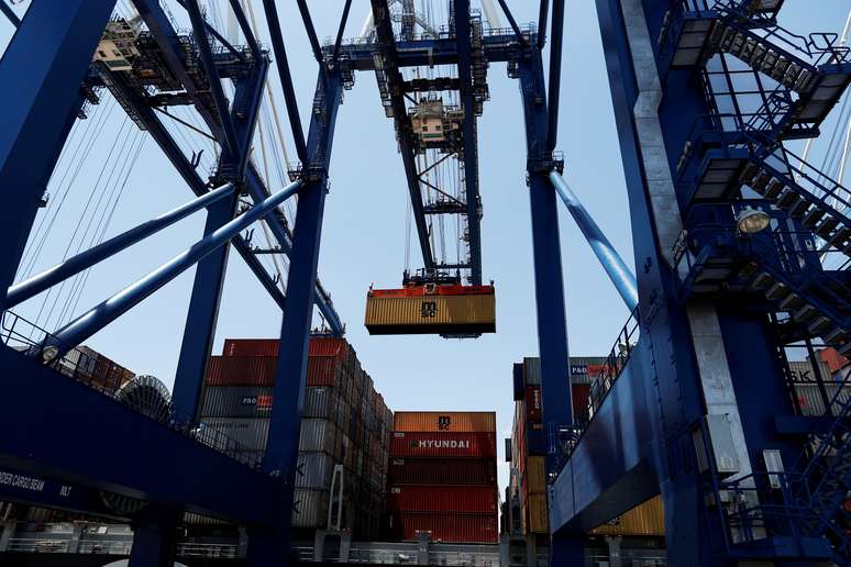 Container é descarregado de navio em Mount Pleasant, Carolina do Sul,  EUA
10/05/2018
REUTERS/Randall Hill