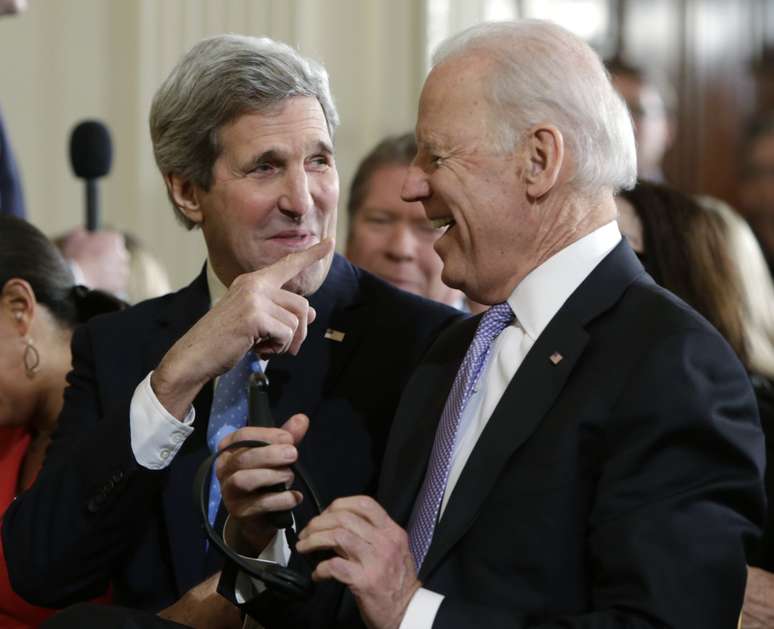 John Kerry e Joe Biden na Casa Branca em 2015
09/02/2015 REUTERS/Gary Cameron