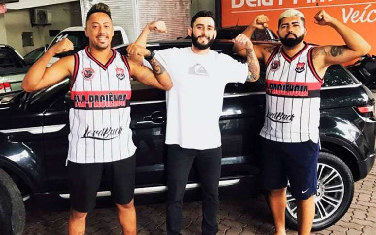 Loja de veículos compartilhou foto com sósia de Gabigol adquirindo carro (Foto: Reprodução/Instagram)