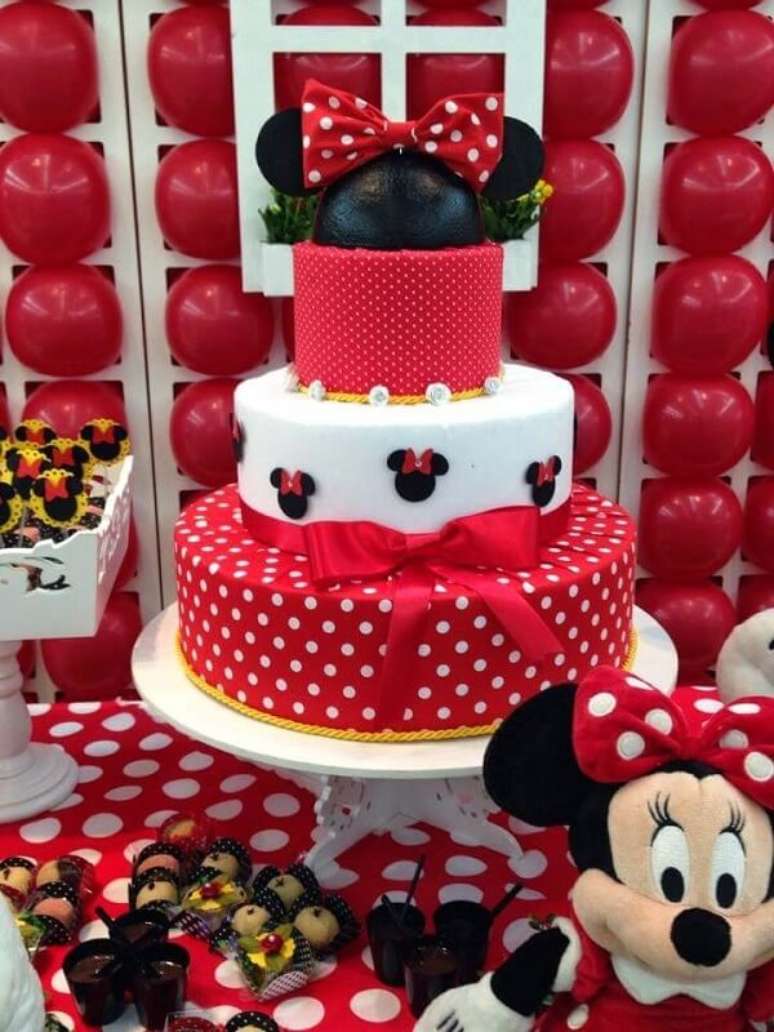 63 – Bolo de andares para festa da minnie vermelha