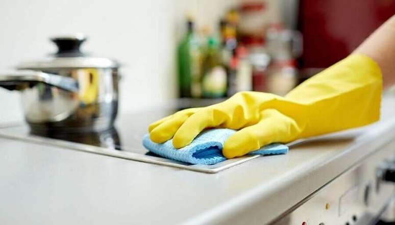 3. Não deixar acumular a sujeira na cozinha é uma das principais dicas de organização do lar – Foto: Total Organização