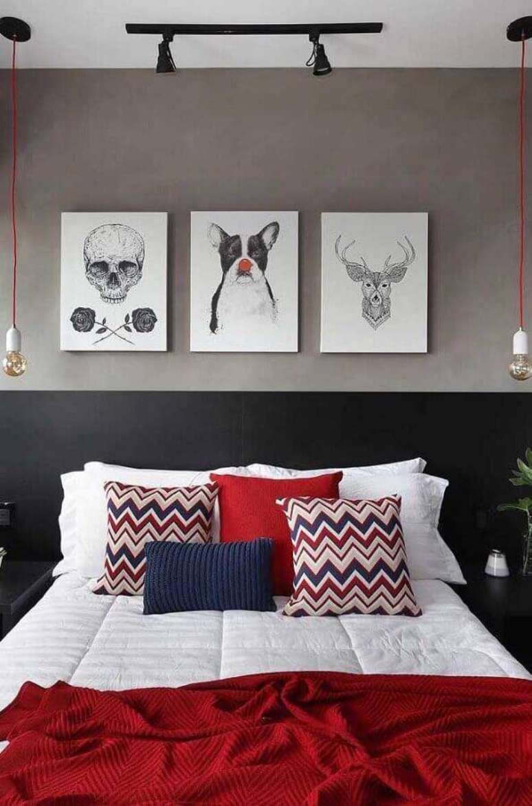 45. Quarto moderno decorado com parede cinza, pendente minimalista e trilho de luz – Foto: Pinterest