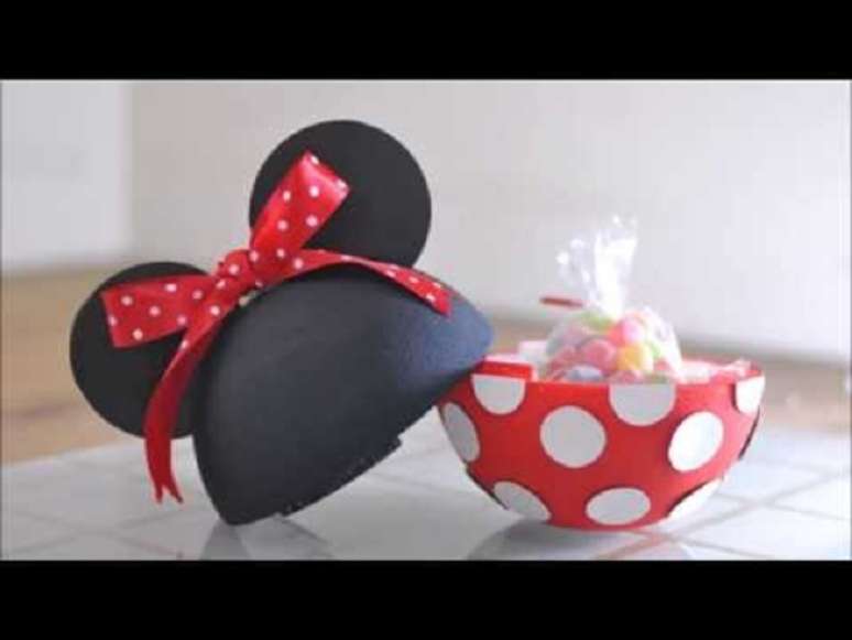 79 – Super bola surpresa da minnie com doces. Fonte: Pinterest