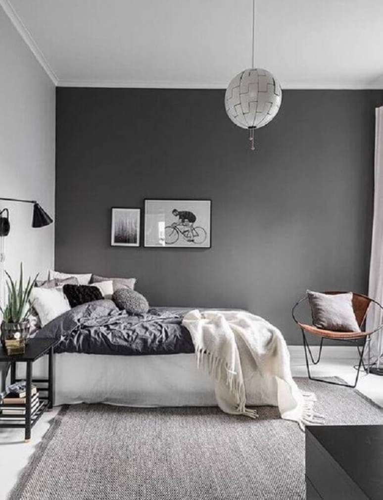 62. Tinta cinza parede para quarto de casal minimalista – Foto: Apartment Therapy