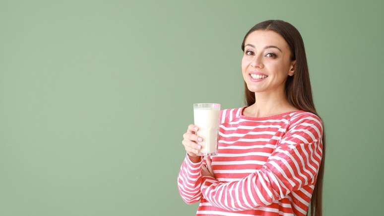 Um estudo realizado na Su&eacute;cia descobriu que mulheres que bebiam mais de 200 mililitros de leite por dia apresentavam maior risco de fraturas, mas n&atilde;o est&aacute; claro se h&aacute; uma rela&ccedil;&atilde;o de causalidade