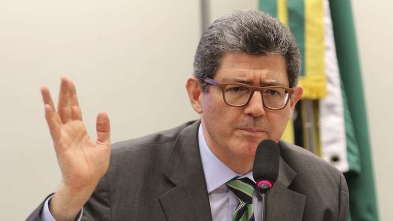 Para Levy, queda contínua da taxa de juros do Brasil vai estimular diversificação de investimentos