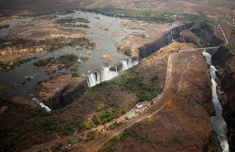 Vista a&eacute;rea das Cataratas de Vit&oacute;ria em meio a uma forte seca prolongada
05/12/2019
REUTERS/Mike Hutchings