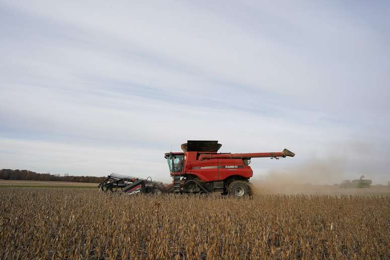 Colheita de soja em fazenda em Roachdale, Indiana, EUA
08/11/2019
REUTERS/Bryan Woolston