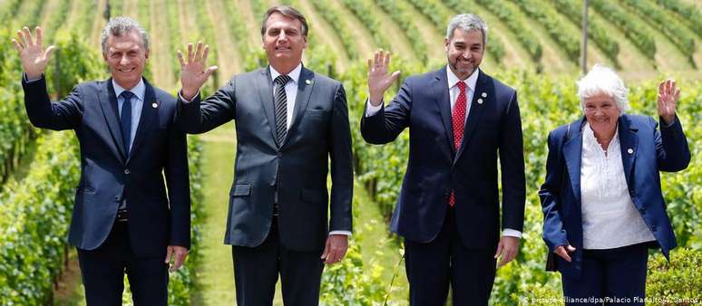 Da esq. para a dir.: Mauricio Macri, Jair Bolsonaro, Mario Abdo Benítez e Lucía Topolansky na cúpula em Bento Gonçalves 