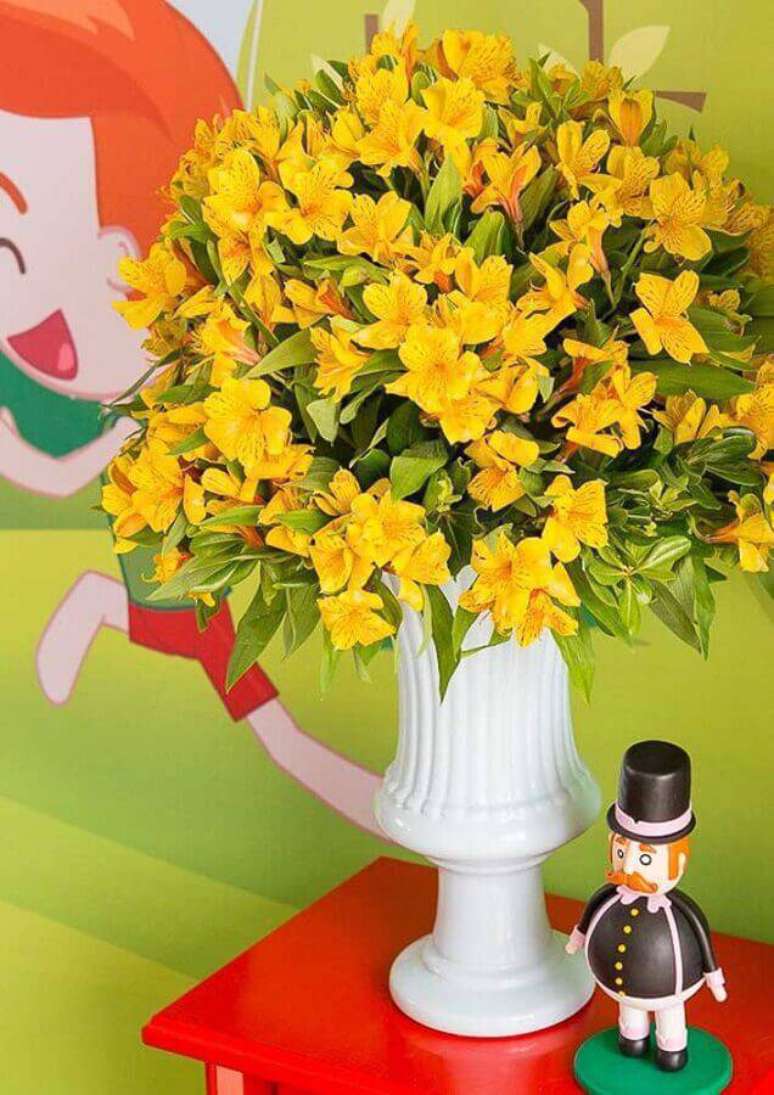 11. Invista em arranjos de flores para colocar mais cor e vida na sua decoração festa Mundo Bita – Foto: Webcomunica
