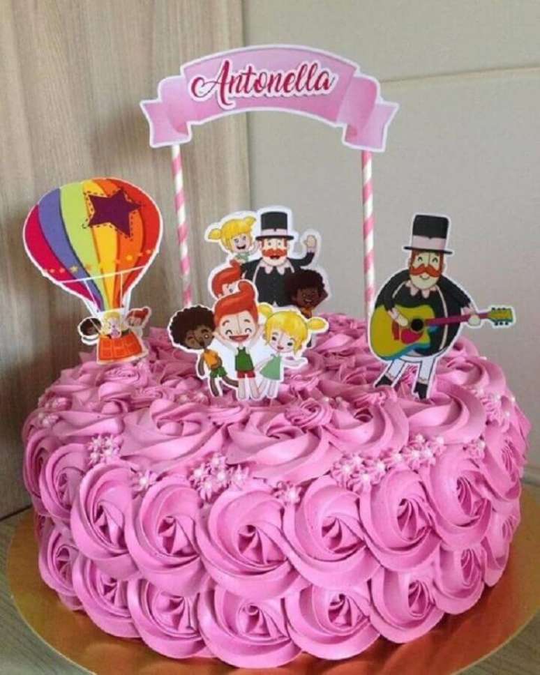 14. Modelo de bolo para festa do Mundo Bita rosa simples – Foto: Festas biz