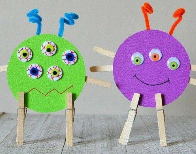 12. O artesanato com CD tamb&eacute;m pode se transformar em brinquedos para as crian&ccedil;as. Fonte: Pinterest