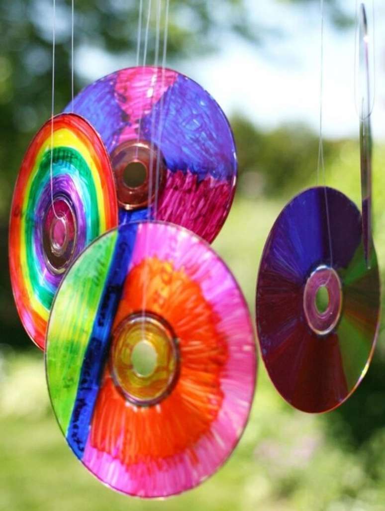 43. Crie lindos enfeites coloridos por meio do artesanato com CD. Fonte: Pinterest