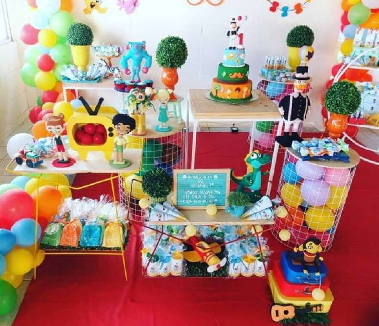 24. Decoração festa Mundo Bita simples decorada com balões coloridos – Foto: Amor de Mãe Decor