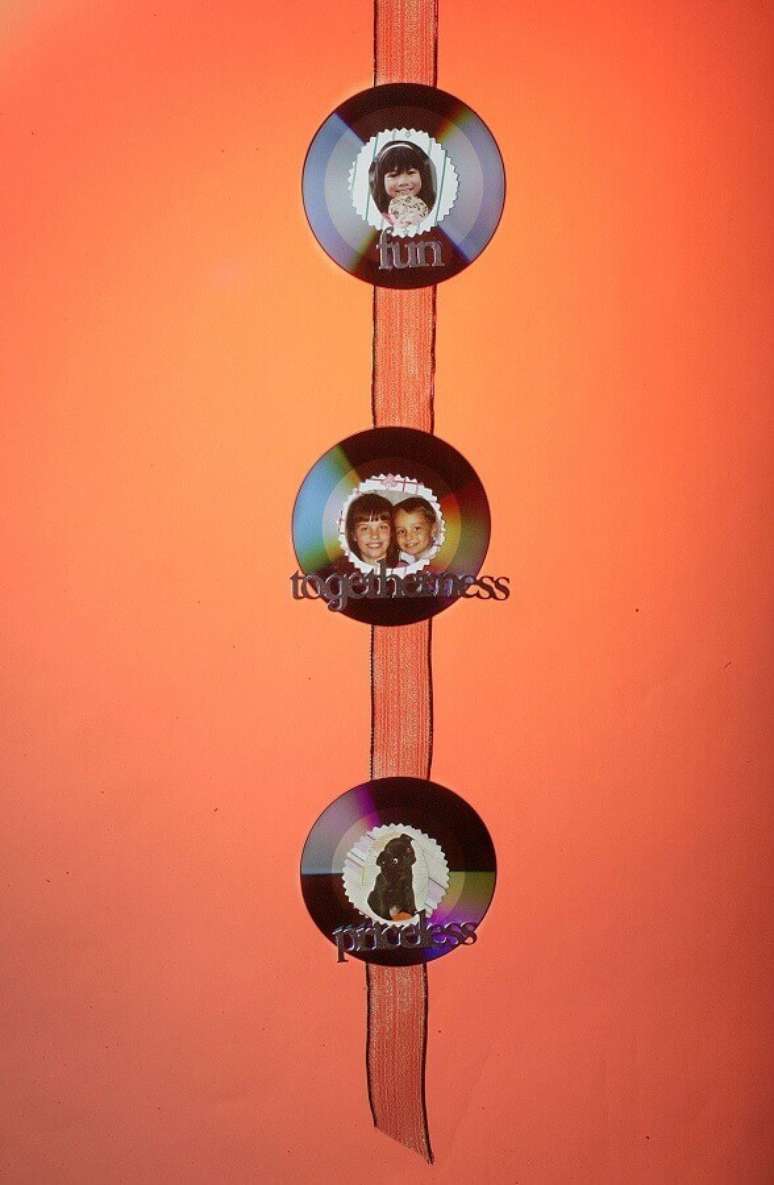 23. Modelo simples de porta retrato feito de artesanato com CD. Fonte: Pinterest