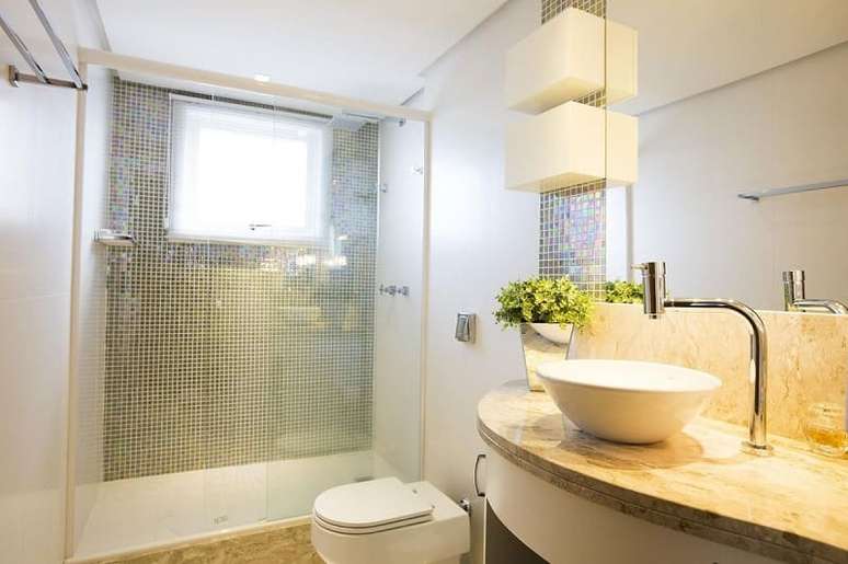 5. No banheiro, um rebaixamento simples pode dar um efeito lindo. Projeto por Camila Chalon.