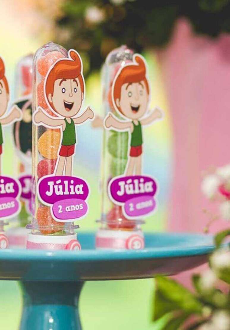 53. Tubetes de doces decorados para mesa de doces de festa Mundo Bita &ndash; Foto: Casa e Festa