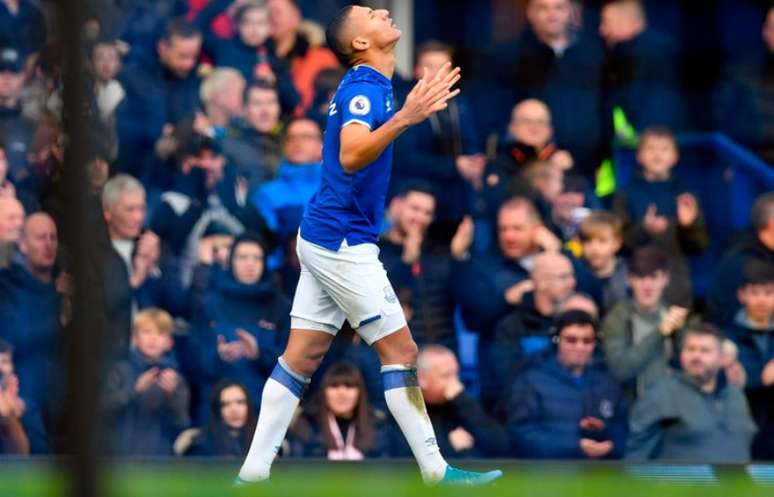 Richarlison abriu o placar no inicio da partida (Foto: PAUL ELLIS / AFP)