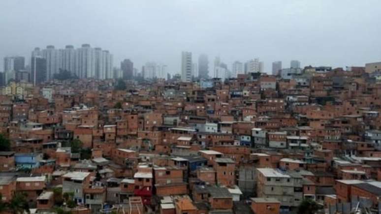 Ao contrário de muitas favelas de SP, Paraisópolis não fica na periferia, mas ao lado de áreas consideradas nobres