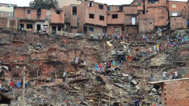 Regiões mais precárias da favela são vulneráveis a deslizamentos e incêndios