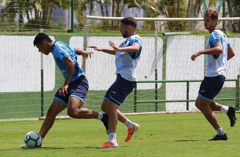 Na despedida do Brasileirão, Goiás busca vitória diante da torcida.