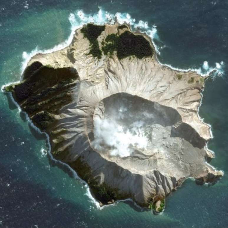 O vulcão da Ilha Branca, também chamada de Whakaari, é o mais ativo da Nova Zelândia