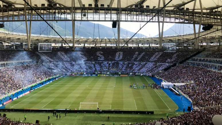 Torcida do Vasco fez mosaico no Maracanã com os dizeres "nós somos a história" (Foto: Luiza Sá)