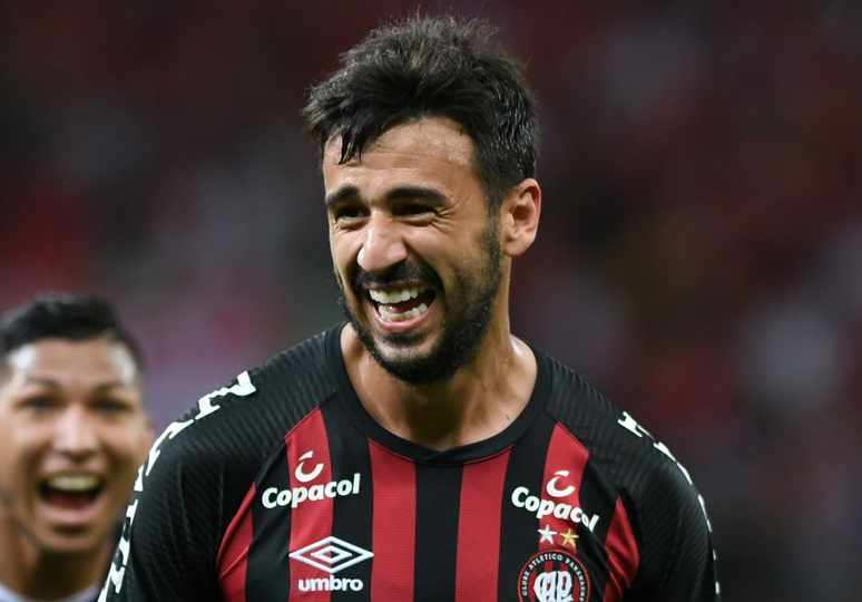 Emprestado pelo Corinthians até o final de 2019, Camacho pode seguir no Furacão (Foto: Divulgação/CAP)