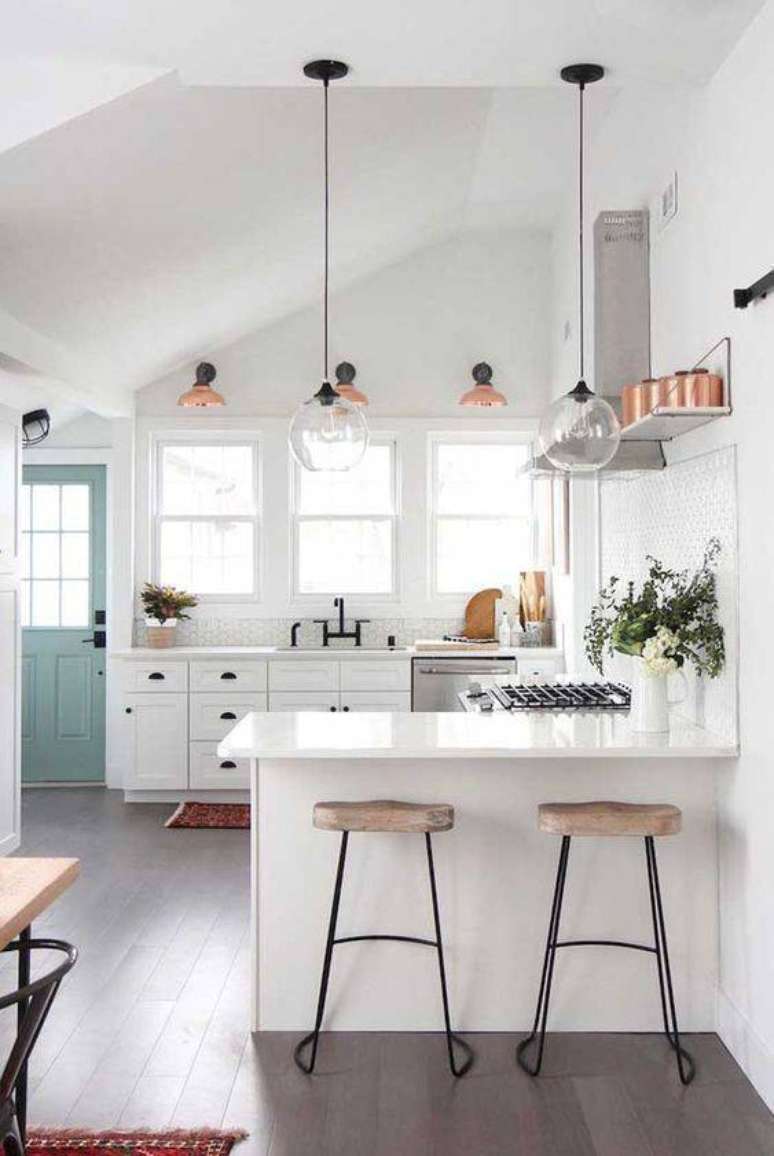 50. Balc&atilde;o pequeno para deixar a cozinha mais pr&aacute;tica &ndash; Via: Ideias Decor