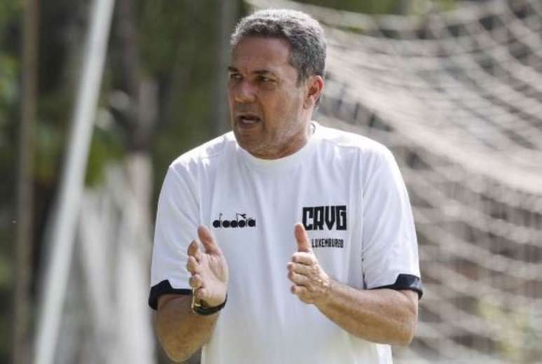 Luxa cumpriu o objetivo de manter o Vasco na primeira divisão (Foto: Rafael Ribeiro/CRVG)