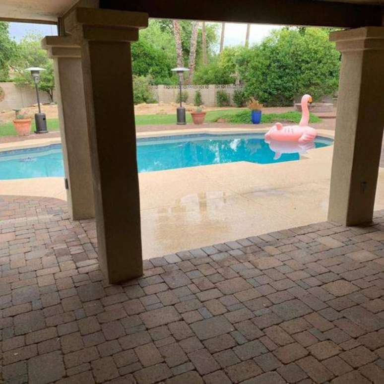 33. &Eacute; importante escolher pedra para piscina de qualidade. Foto: Tua Casa