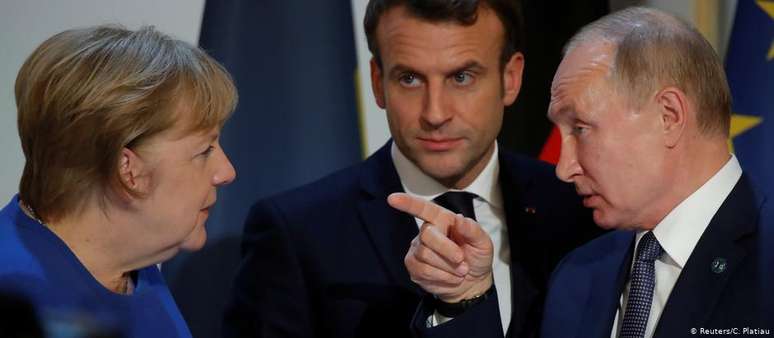 Angela Merkel, Emmanuel Macron e Vladimir Putin no encontro em Paris