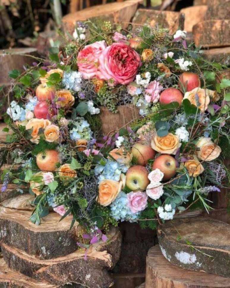 27. Decora&ccedil;&atilde;o com flores e frutas &ndash; Via: Coorperflora Holambra