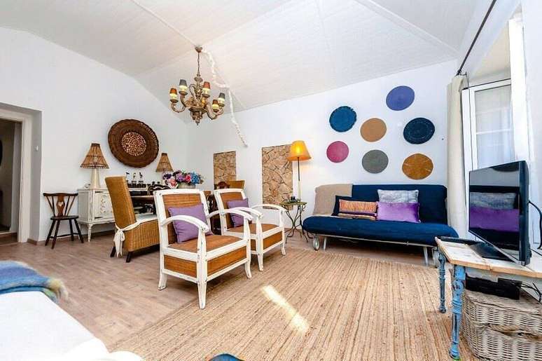 7. Uma boa pintura pode mudar totalmente a decoração de uma sala de estar – Foto: Habitissimo
