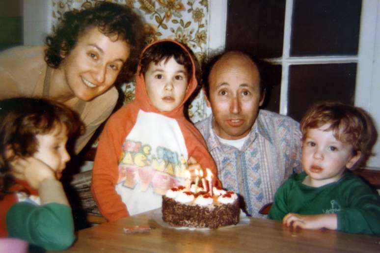 Anivers&aacute;rio de Micha: filhos receberam ordem para nunca revelar nome da loja dos pais a amigos