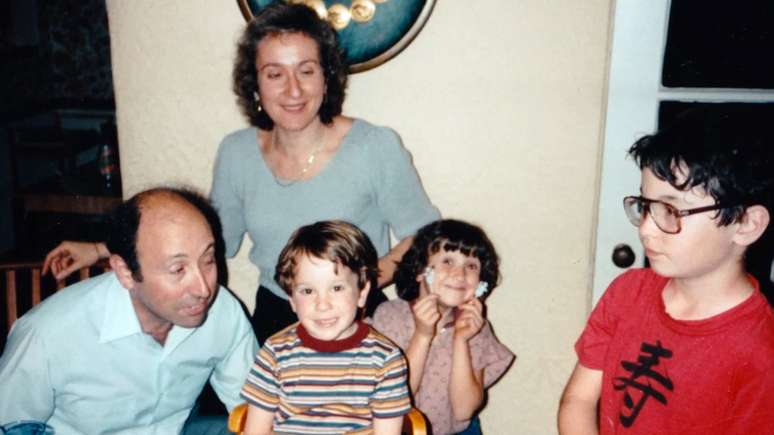 Fam&iacute;lia tentava manter ideia de que apenas administrava uma loja como qualquer outra