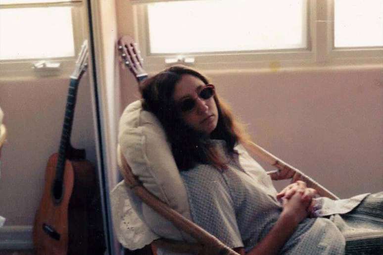 Rachel Mason come&ccedil;ou a viver um estilo de vida queer, saindo sem o conhecimento de seus pais