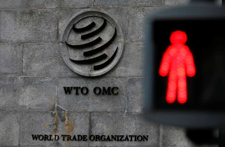 Sinal vermelho é visto em frente à sede da OMC, em Genebra
09/12/2019
REUTERS/Denis Balibouse 