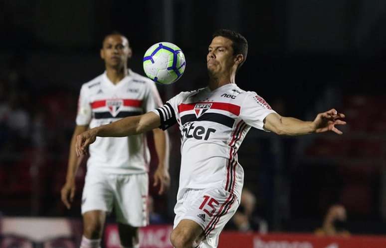 Hernanes tem treinado durante as férias para voltar bem na pré-temporada (Foto: Rubens Chiri/saopaulofc.net)